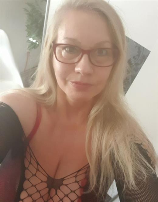 Elver, escort in Braunschweig - 11780