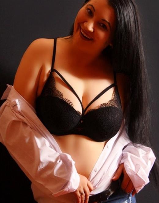 Escort modell Thitikarn, Leverkusen - 4304