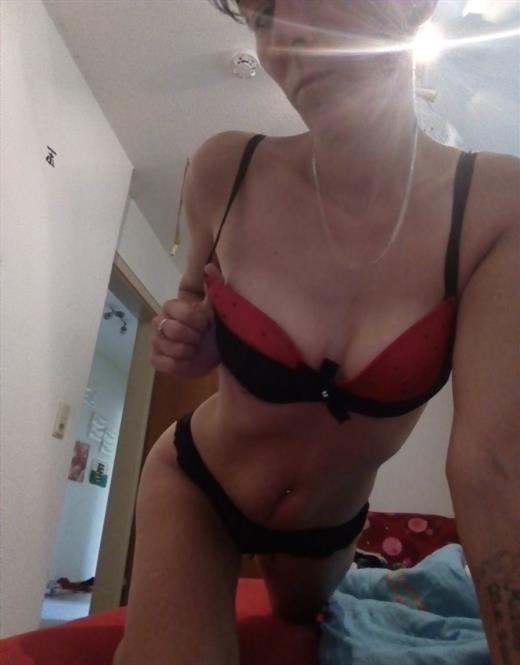 Yanine, escort in Bochum - 419